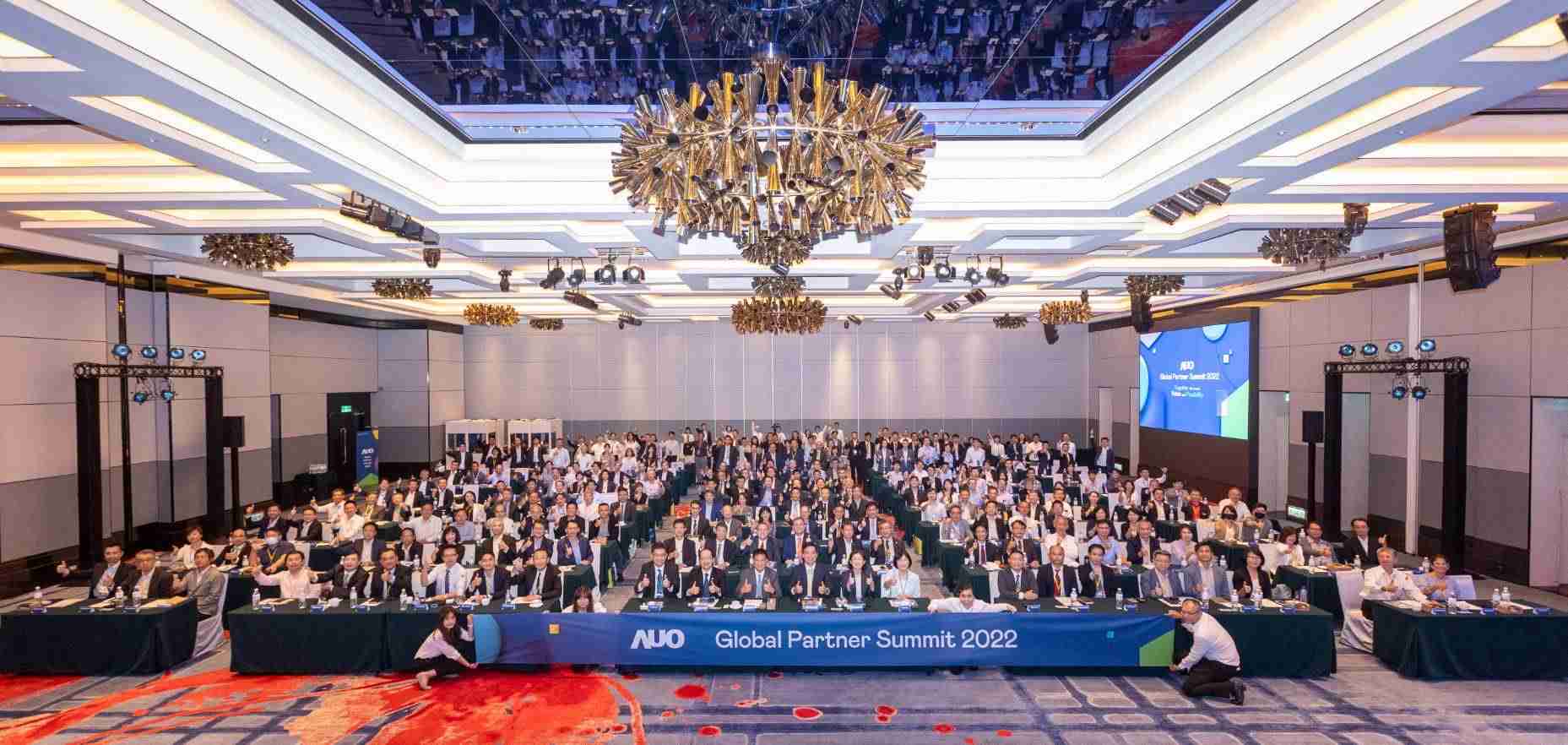 友達推動「安心、、、、創新、、、用心、、、、同心、、盡心」五星職旅，，，，為菲籍員工打造全方位照護，，，，首度贏得「人權實踐與發展領袖獎」殊榮