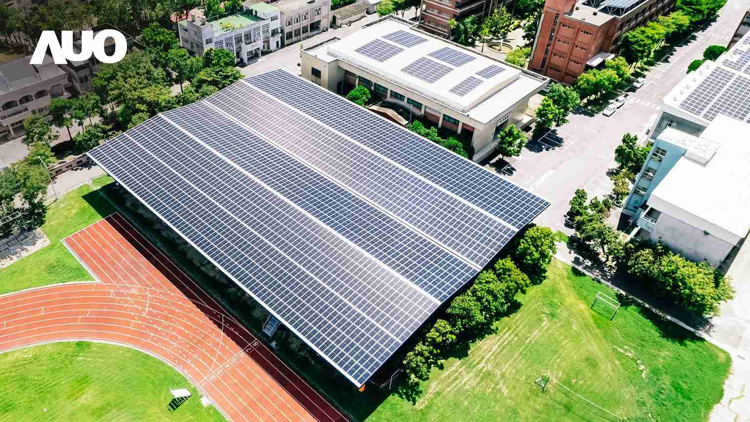 欧陆注册SunSteel光电整合型浪板具备快速安装、、轻量化优势，，，可提升15%发电效能，，，通过国际IEC与台湾VPC认证安全、、、防漏、、、耐候标准